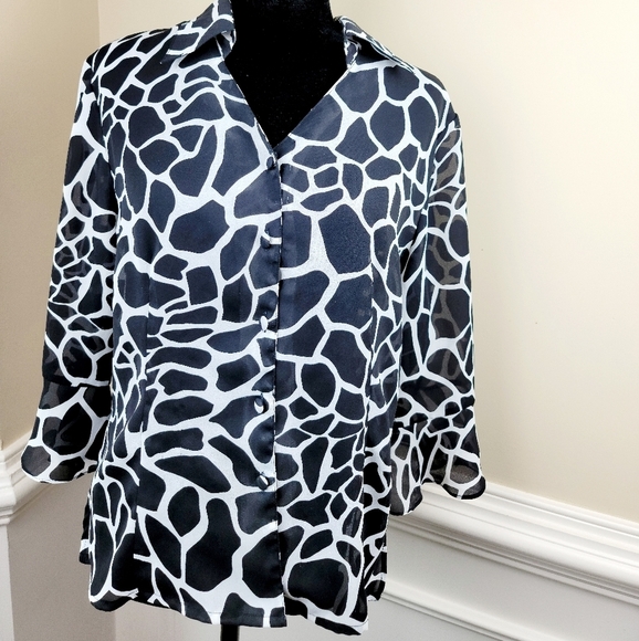 Kathy Che Animal print Button down top - Picture 2 of 12